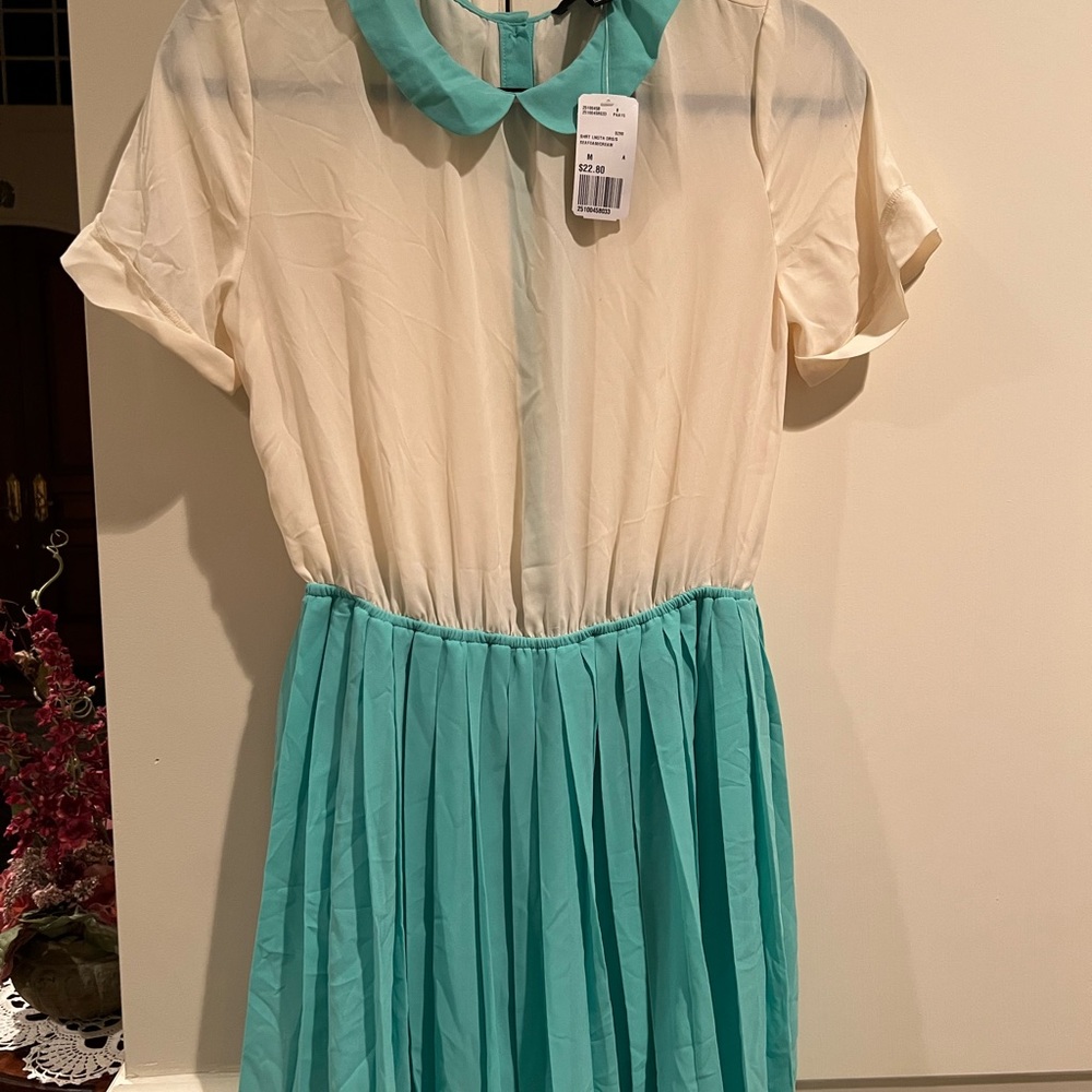 NWT New Forever 21 Peter Pan collar button up dress, Medium